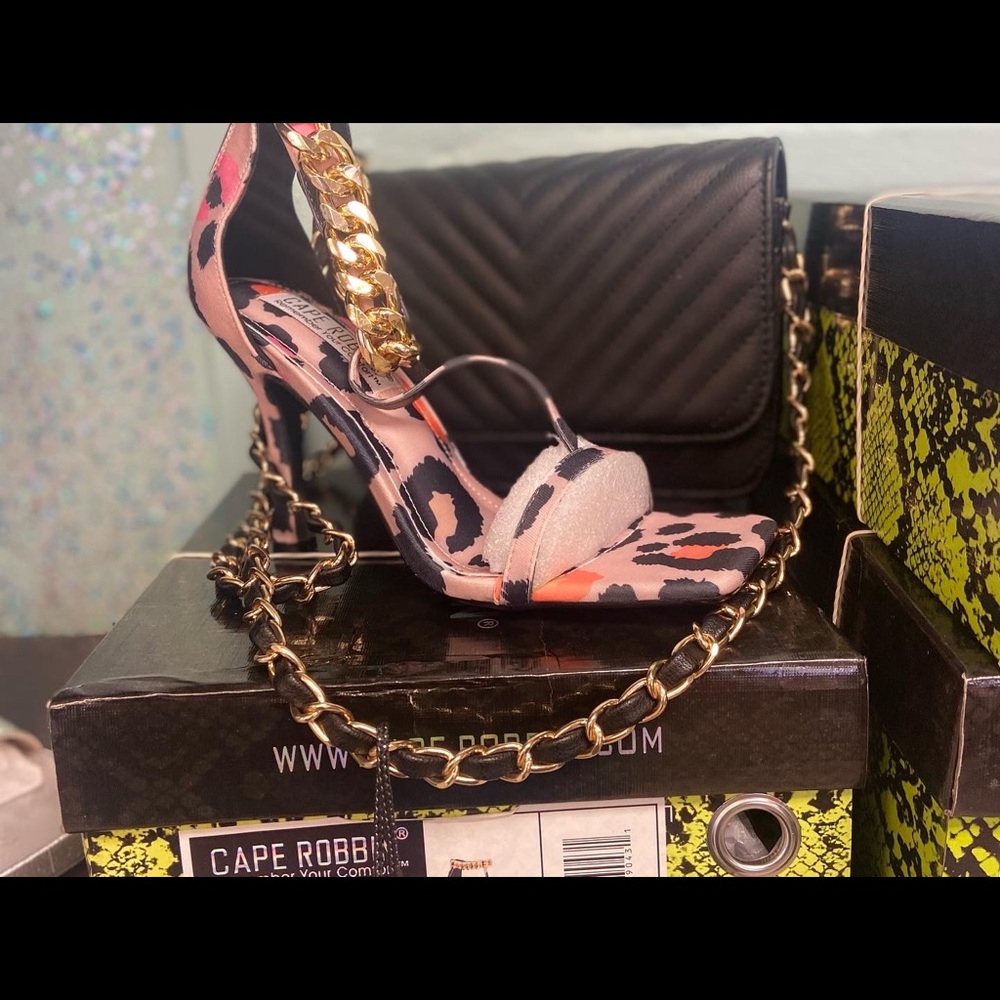 New in the box - Picture 2 of 4